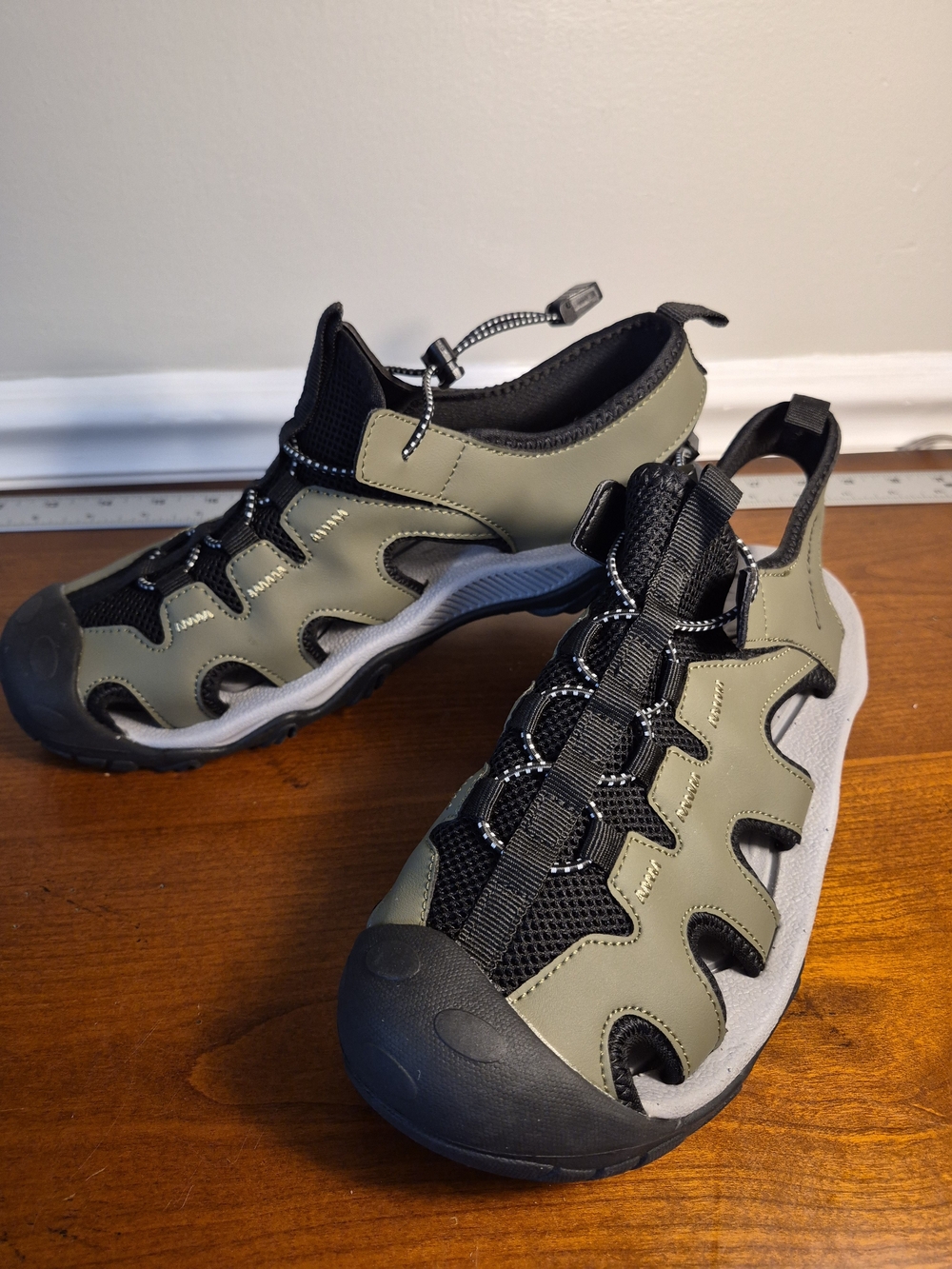 Men's Olive Green Sport Sandals with Black Accents Size 7